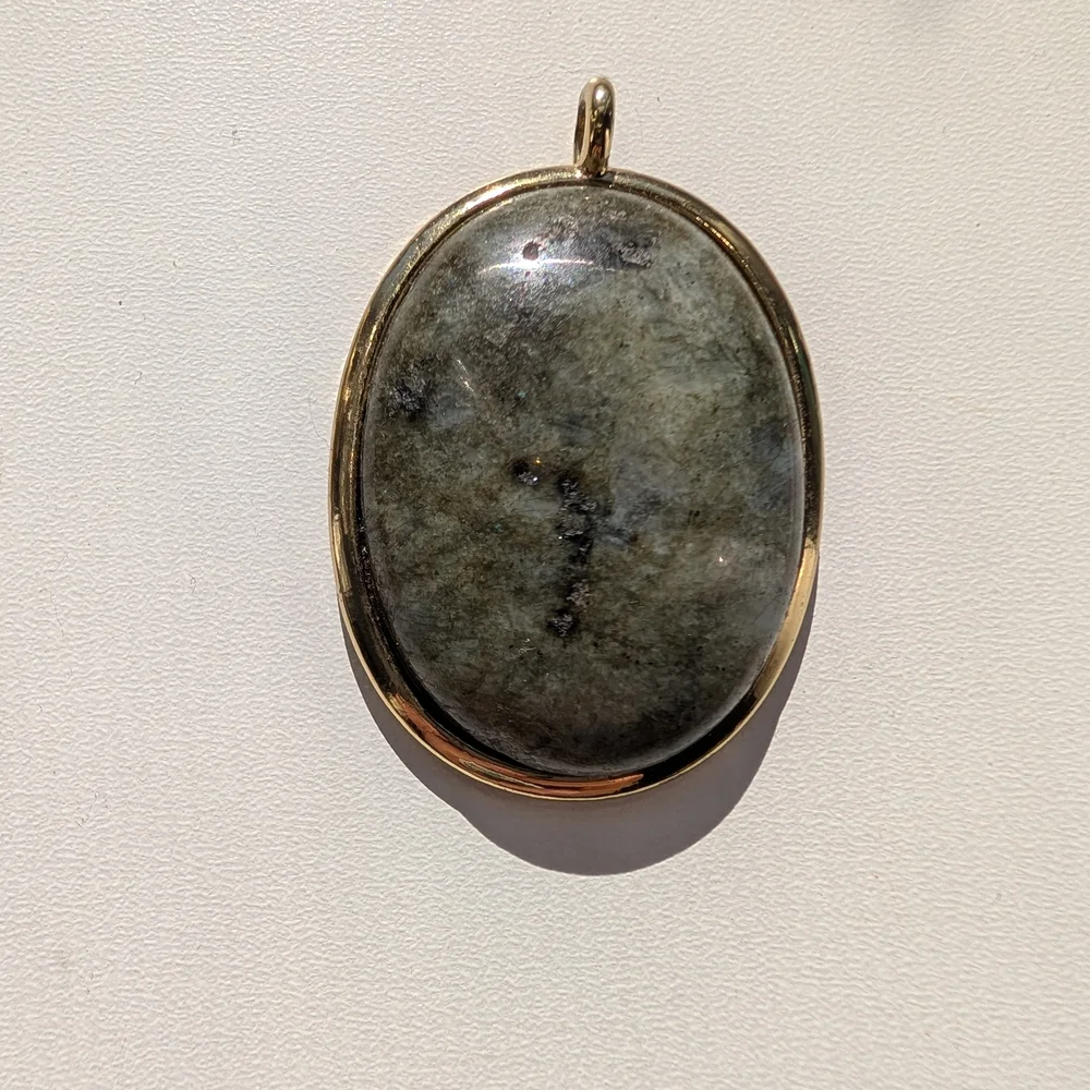 Polished Stone and Gold Tone Pendant